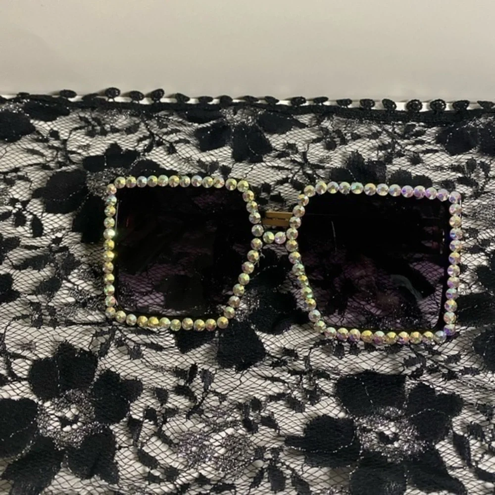 🌺Oversized Jewel lined sunglasses